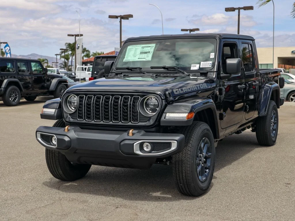 New 2026 Black Clear-Coat Exterior Paint Jeep 85th Anniversary Edition image 8