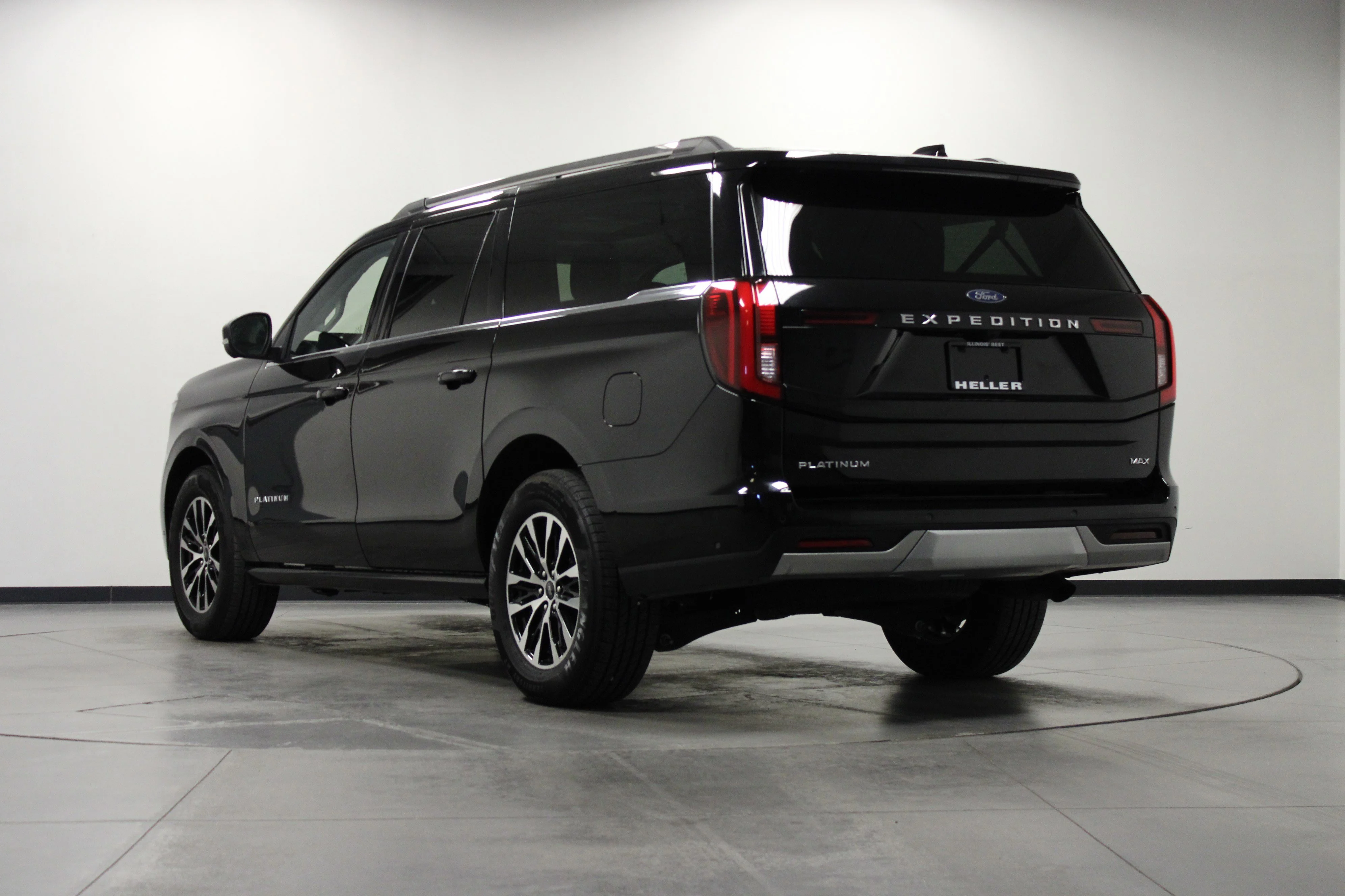 Used 2025 Black Metallic Ford Platinum image 6