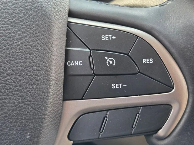 Used 2019 Gray Jeep Limited image 27