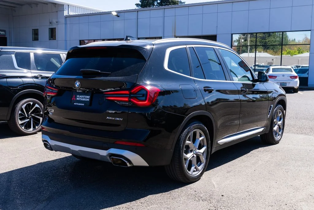Used 2023 Black BMW xDrive30i image 6