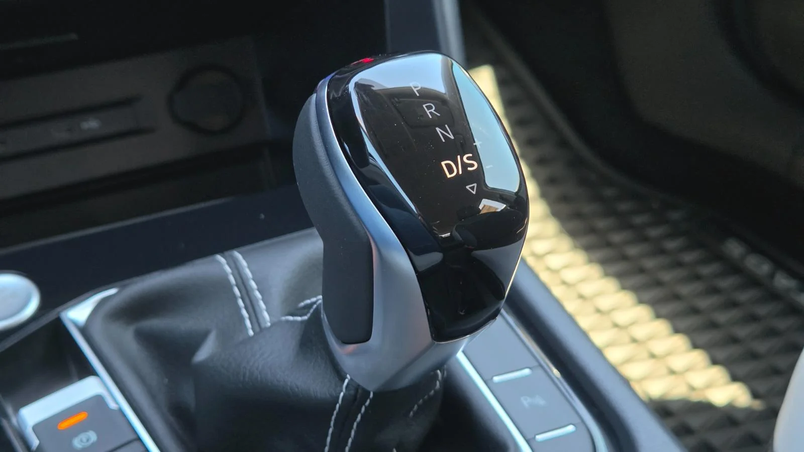 2025 Volkswagen Taos SE - Photo 35