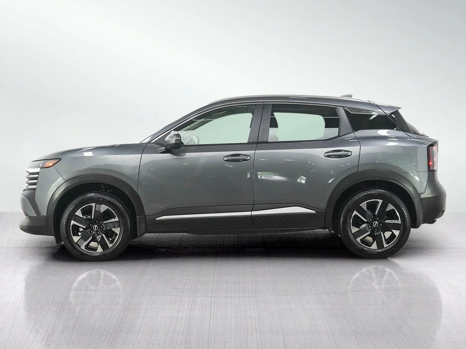 Used 2025 Nissan Kicks SV AWD with VIN 3N8AP6CB0SL408847 for sale in Burnsville, Minnesota