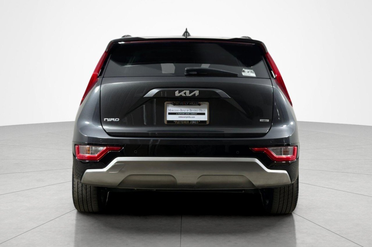 Used 2023  Kia EX Touring image 4