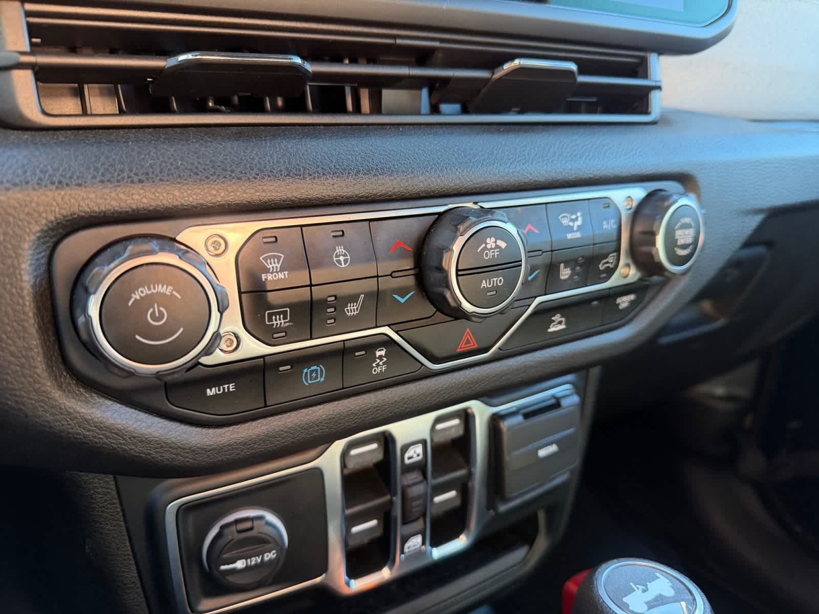 Used 2024 Black Clearcoat Jeep Sport S image 25