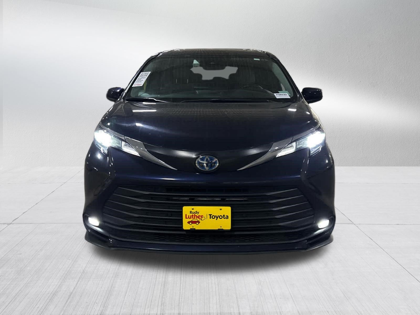 Used 2025 Toyota Sienna XLE with VIN 5TDYRKECXSS237747 for sale in Golden Valley, Minnesota