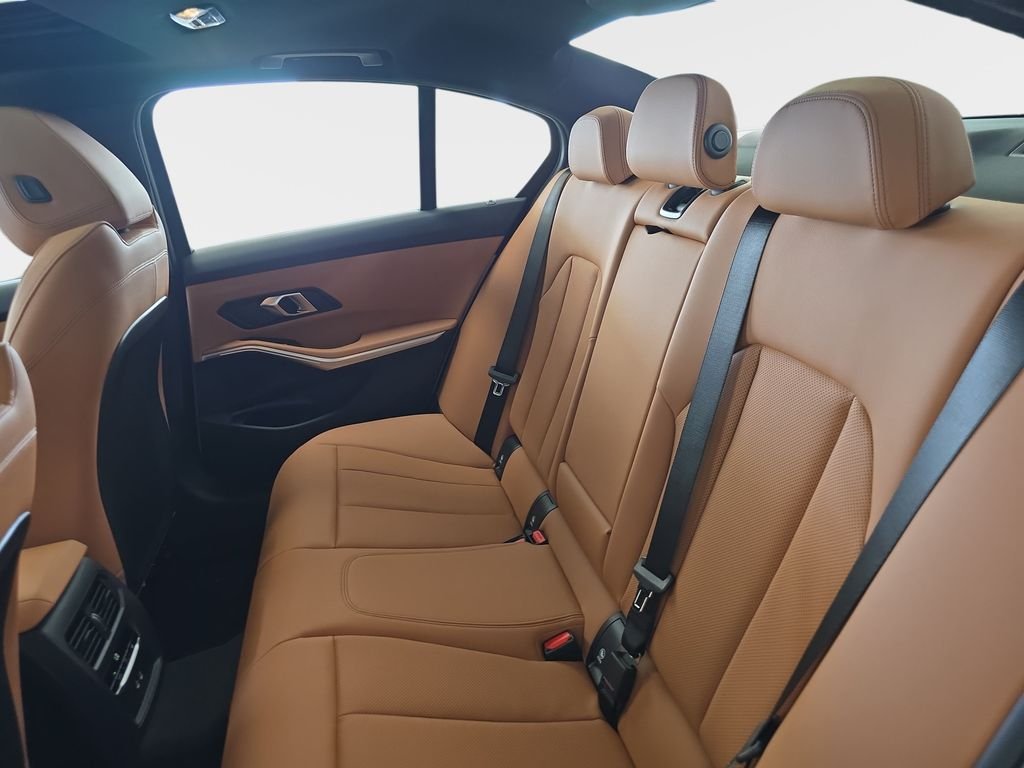 New 2026 Mineral White Metallic BMW 330i image 9