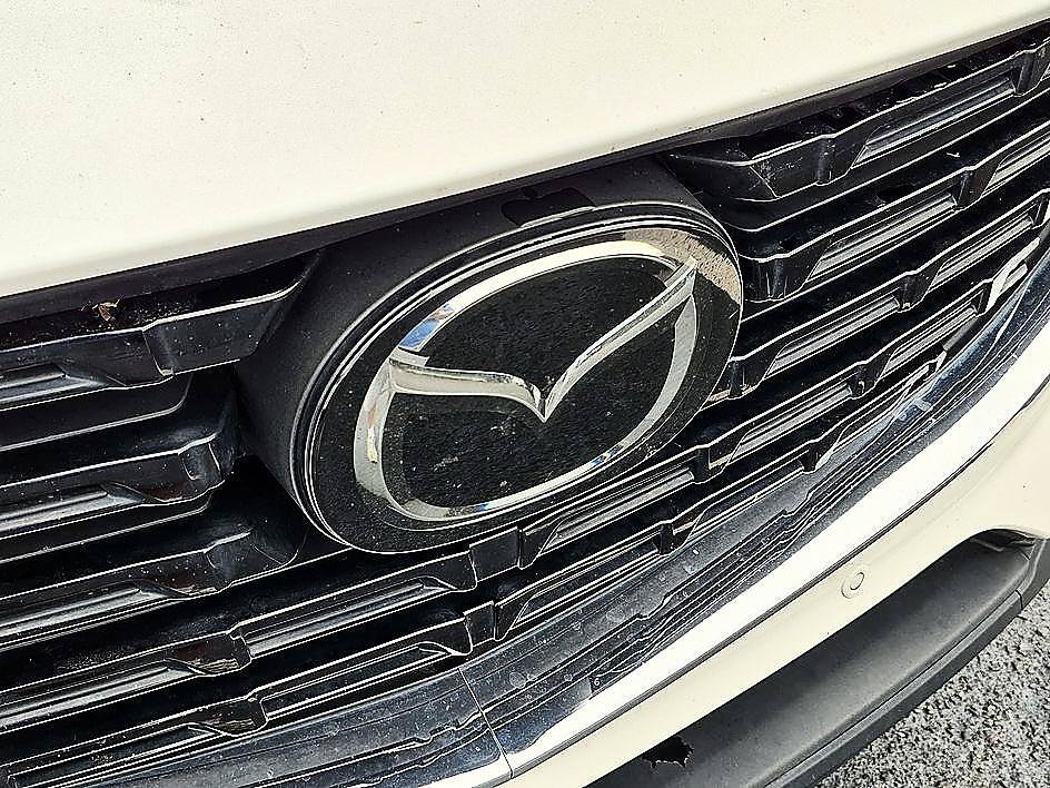 Used 2022 Snowflake White Pearl Mica Mazda Touring Plus image 37