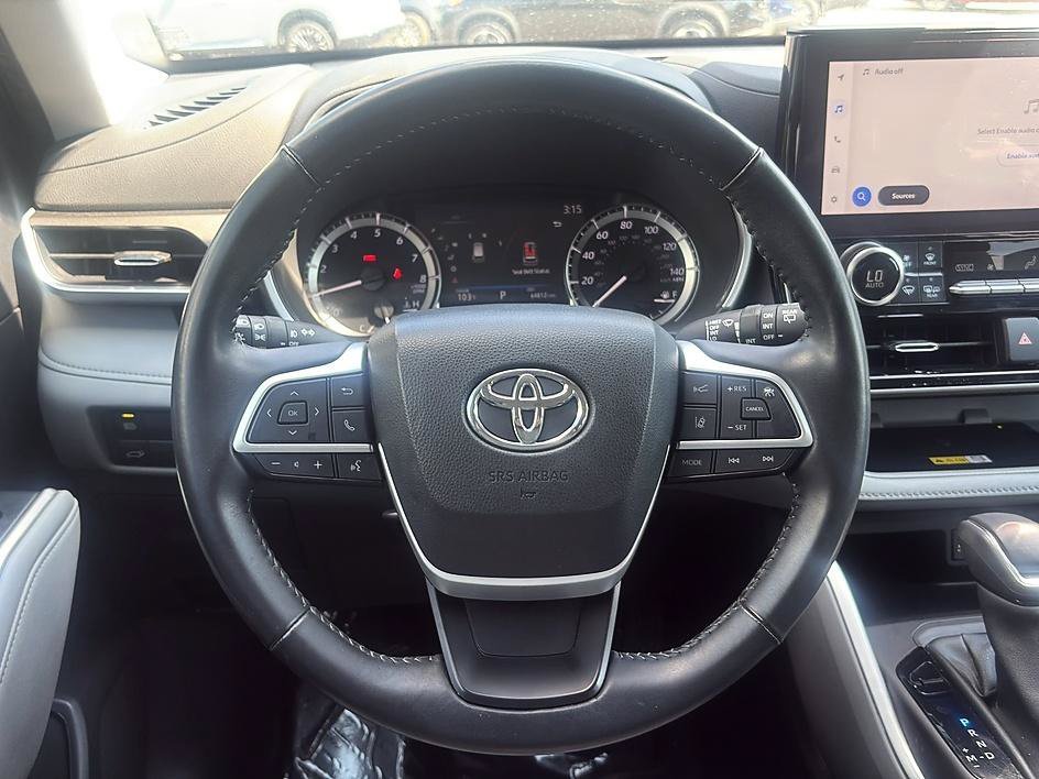 Used 2023 Moon Dust Toyota XLE image 3