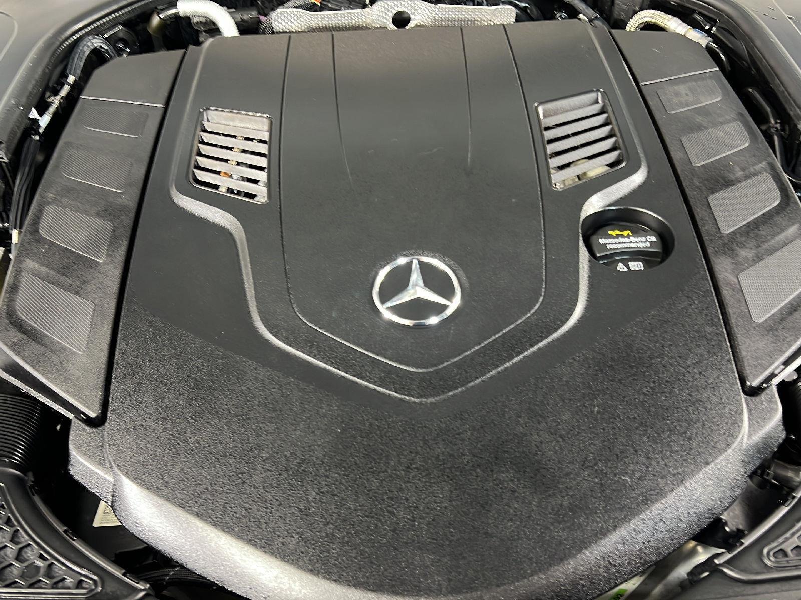 Used 2024 MANUFAKTUR Moonlight White Metallic Mercedes-Benz S 580 image 27