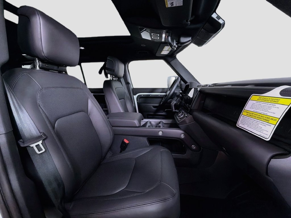 New 2026 Fuji White Land Rover X-Dynamic SE image 30