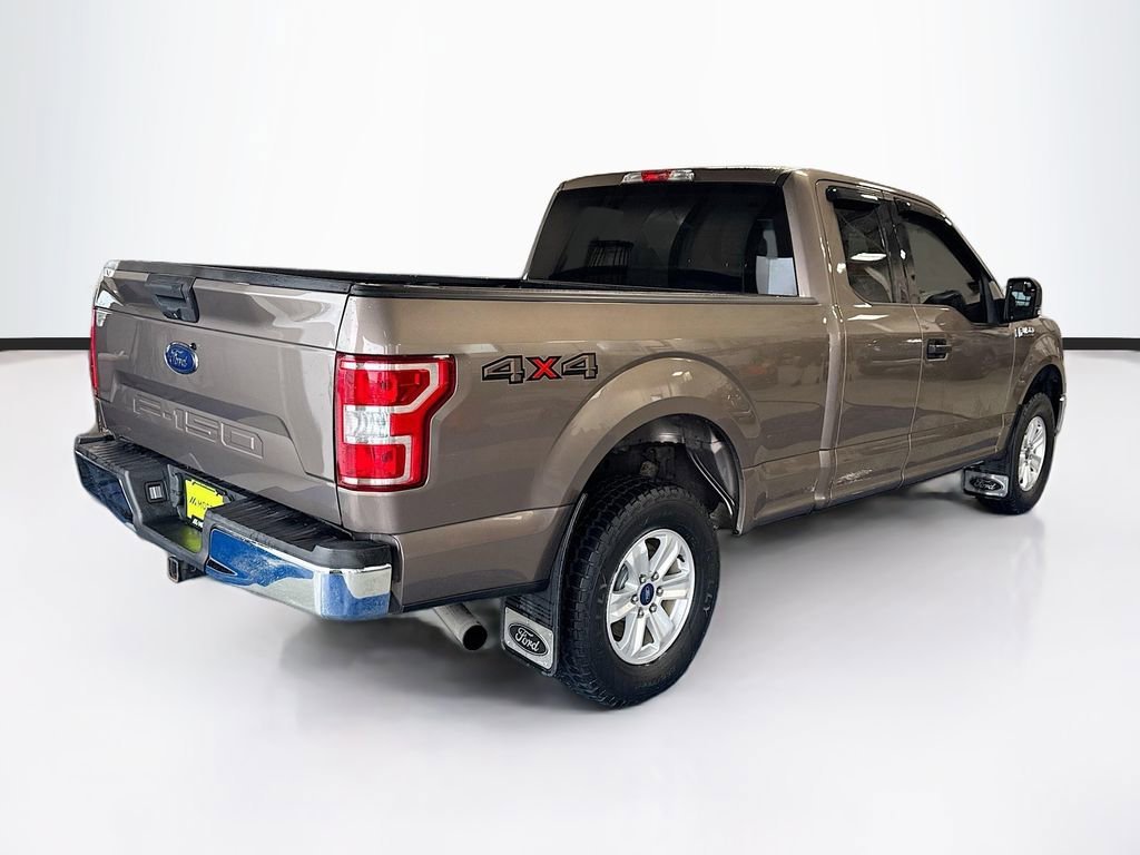 Used 2018  Ford XL image 7