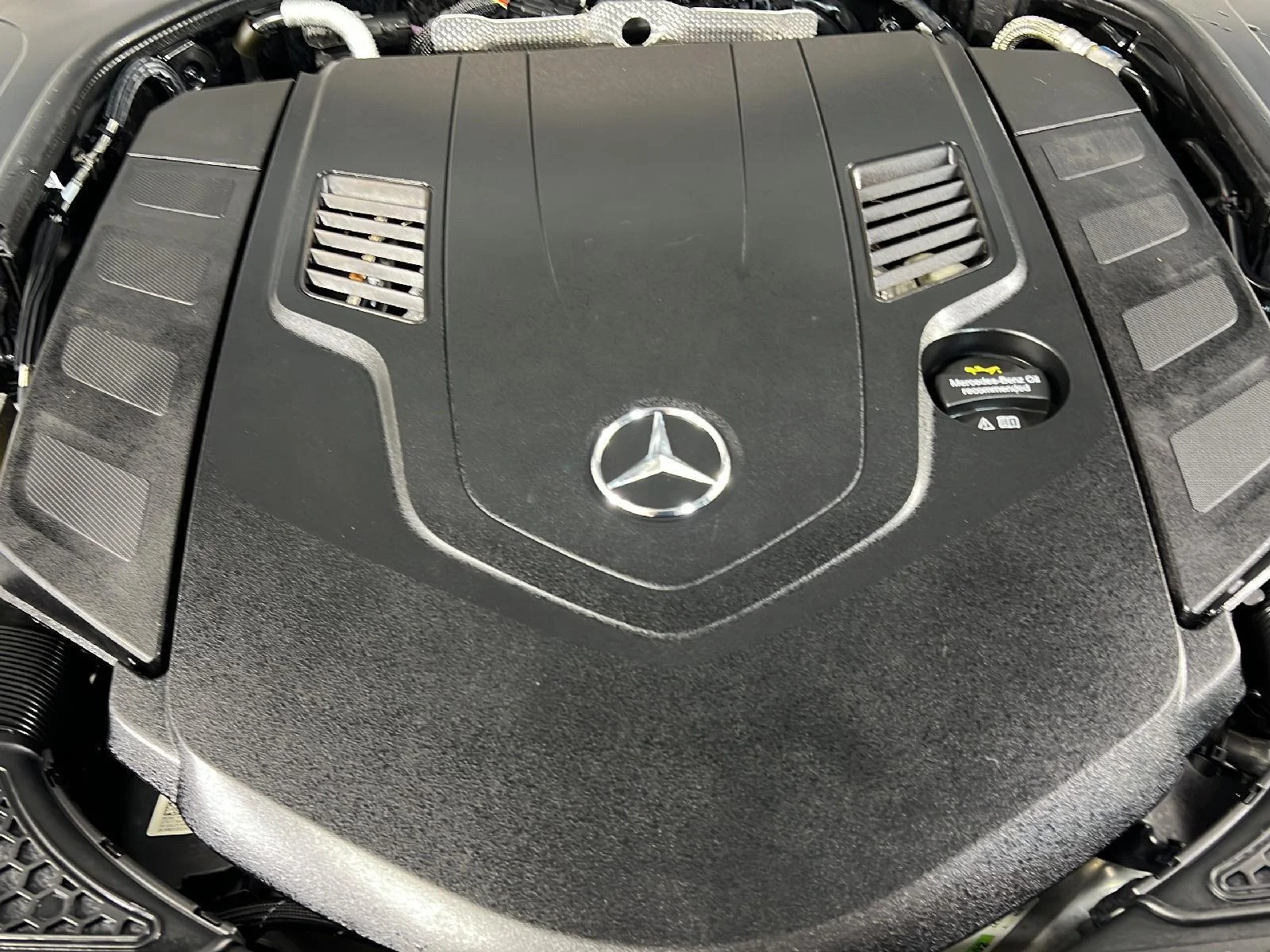 Used 2024 MANUFAKTUR Moonlight White Metallic Mercedes-Benz S 580 image 27