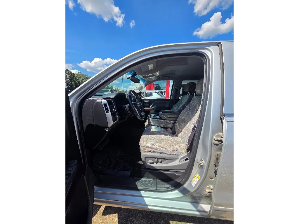 Used 2017 Quicksilver Metallic GMC SLE image 4