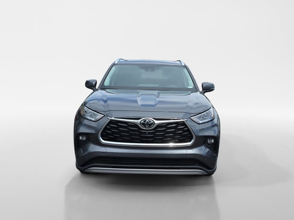 Used 2023 Magnetic Gray Metallic Toyota Platinum image 8