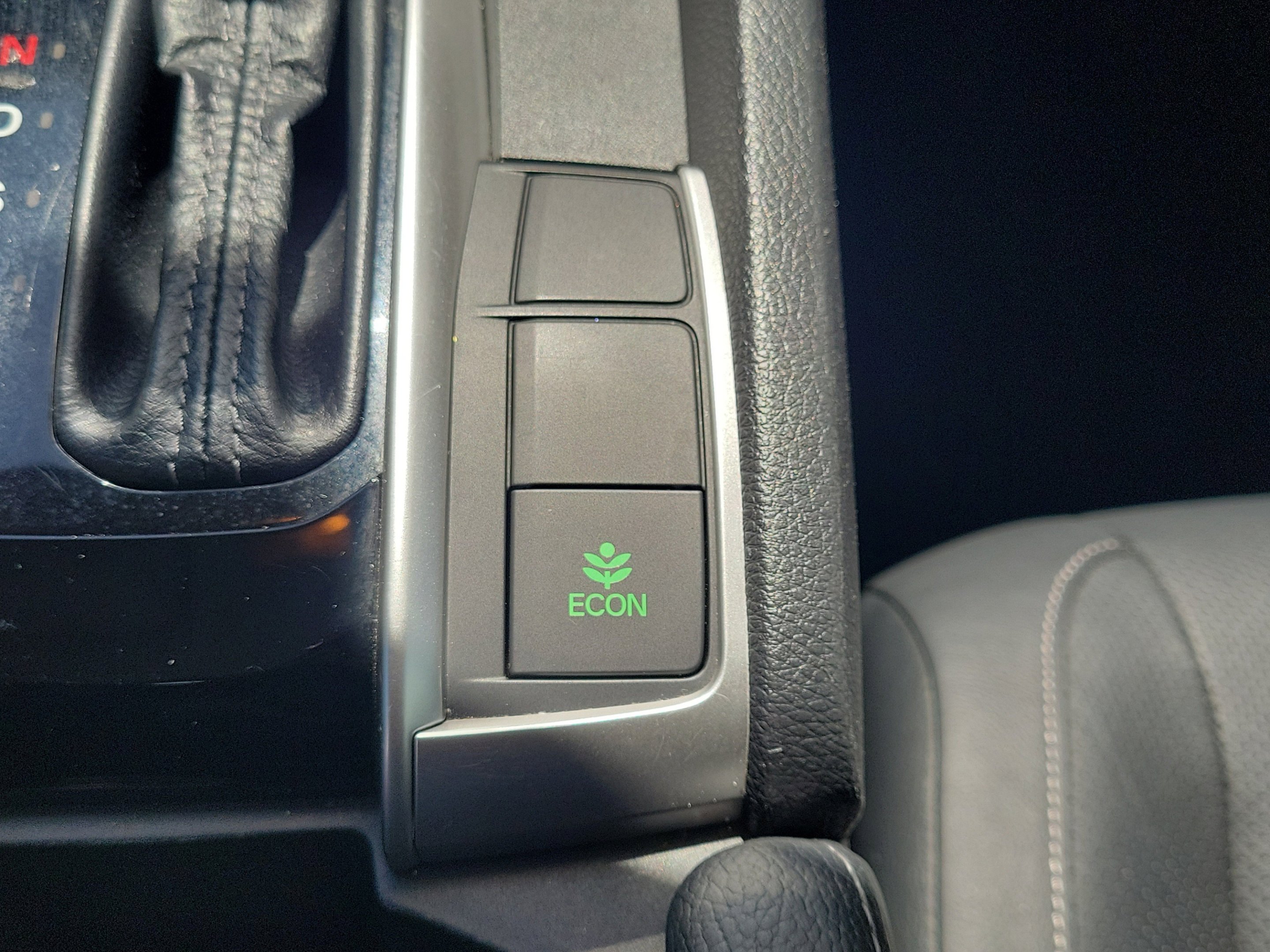 Used 2018 Silver Metallic Honda EX-L image 19