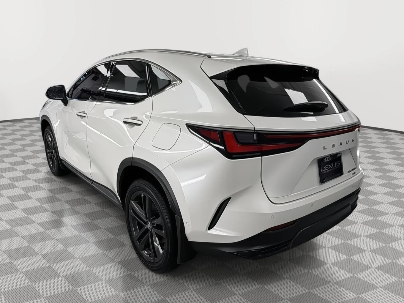 Used 2025 Eminent White Pearl Lexus NX 450h+ Luxury image 5