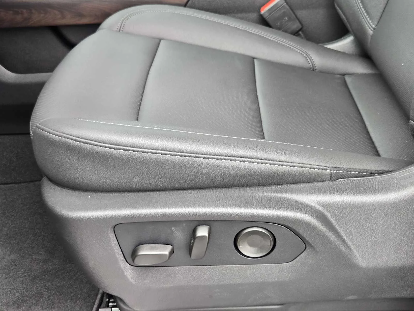 2026 GMC Sierra 1500 SLT - Photo 16