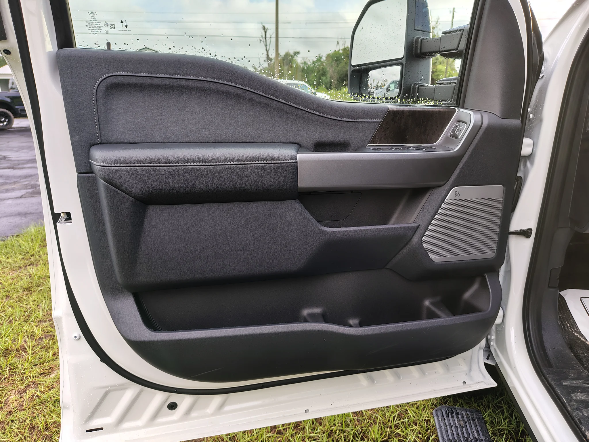 New 2027 Star White Metallic Tri-Coat Ford F-350® Lariat® image 16