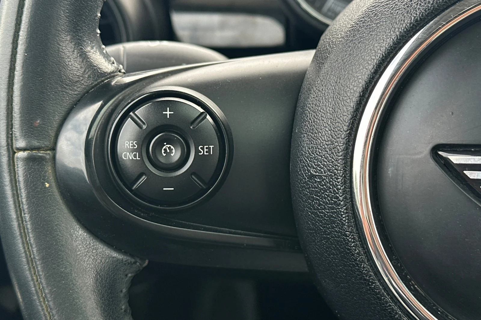 Used 2019 Blue Metallic MINI Classic image 25
