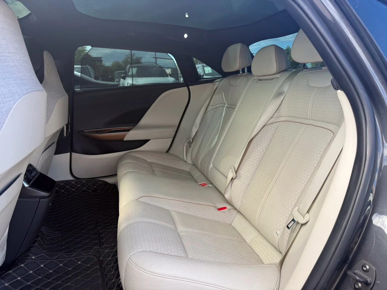 Used 2022  Lucid Grand Touring image 8