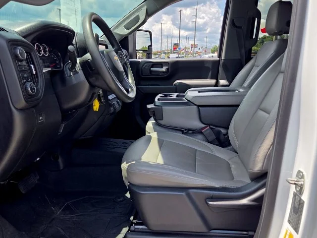 Used 2021 White Chevrolet Custom image 5