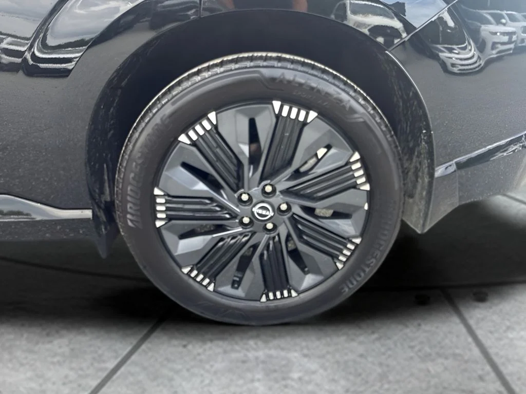 Used 2026 Black Nissan Platinum image 29