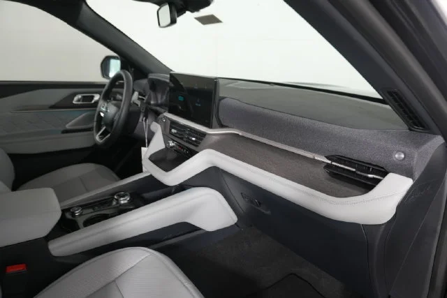 New 2027 Agate Black Metallic Ford Platinum™ image 34