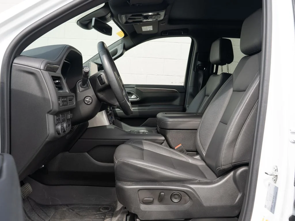 Used 2023 White Chevrolet Z71 image 17