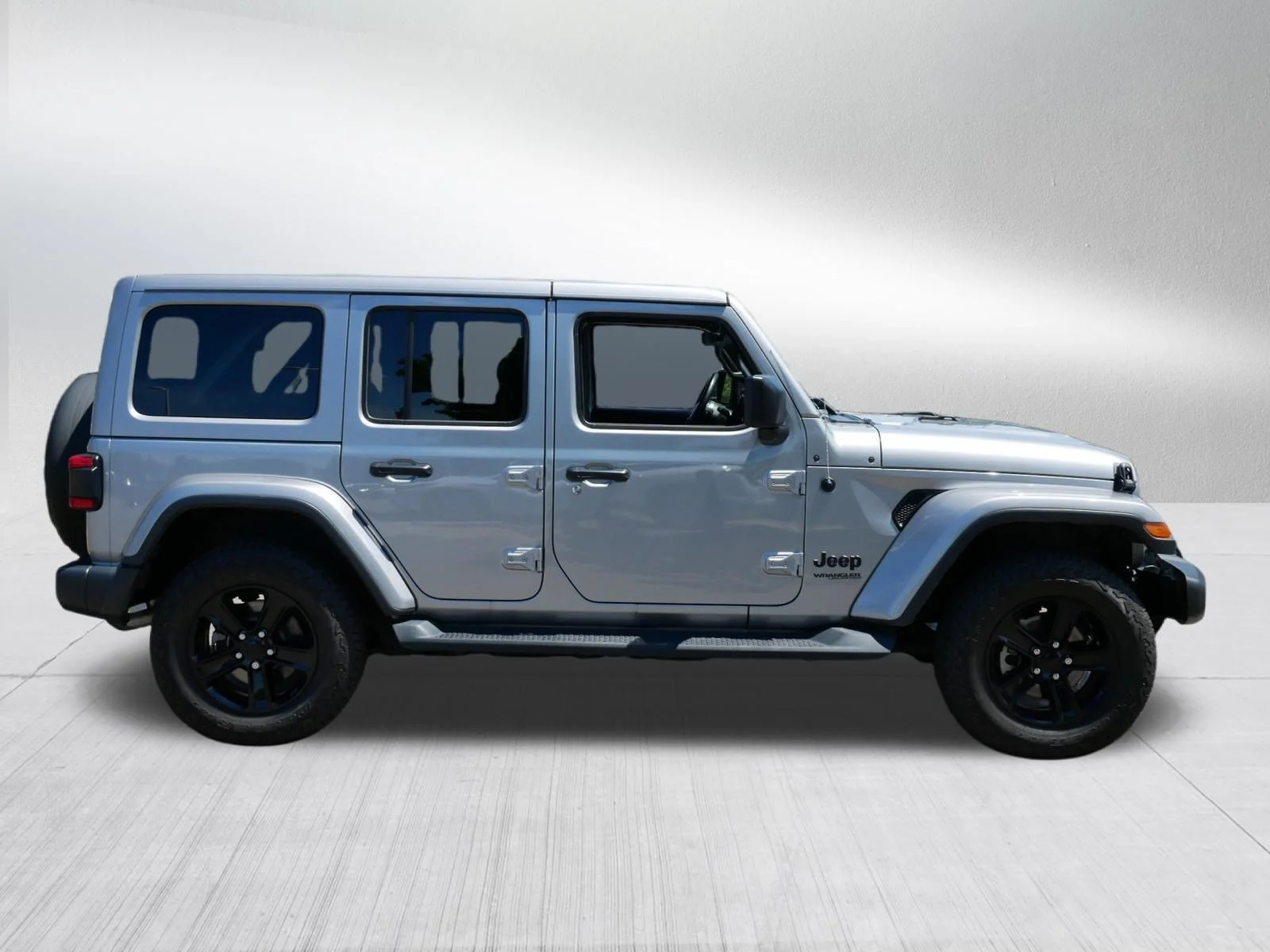 Used 2021 Billet Silver Metallic Clearcoat Jeep Unlimited Sahara Altitude image 8
