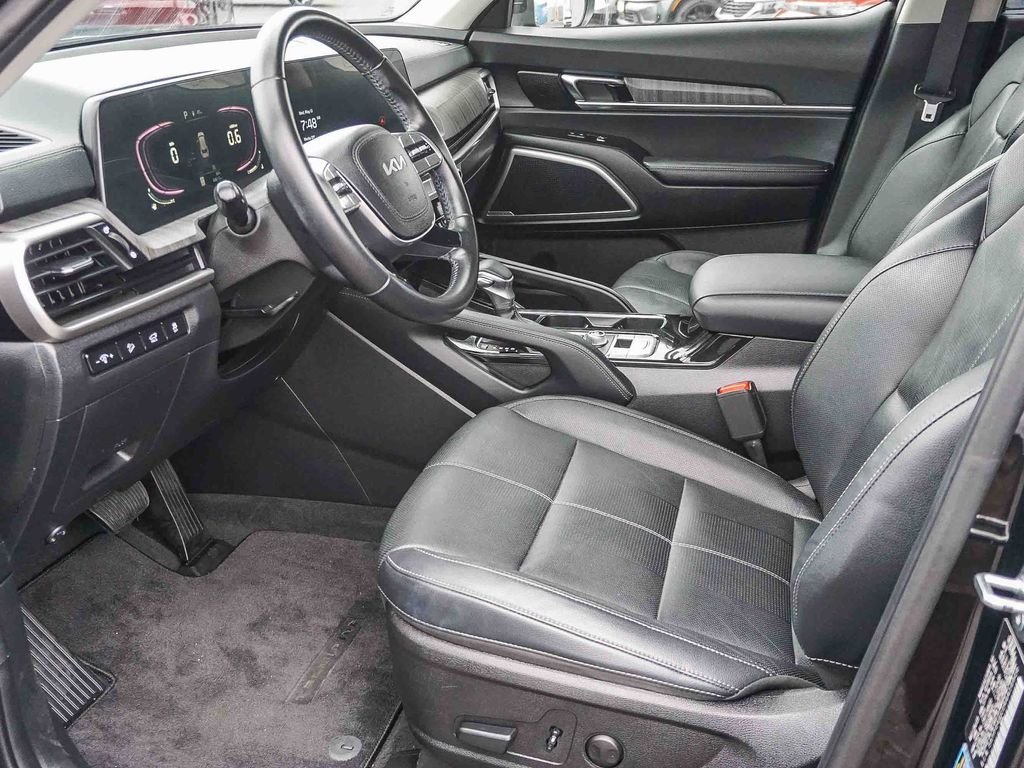 Used 2024 Ebony Black Kia EX image 18