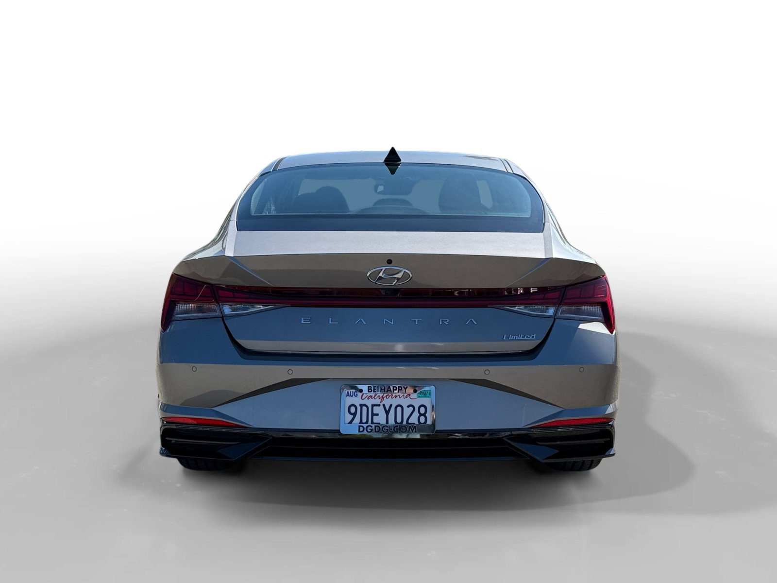 Certified Used 2023 Fluid Metal Hyundai Limited image 4
