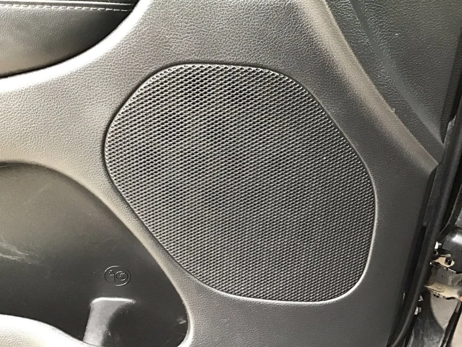 Used 2018 Diamond Black Crystal Pearlcoat Jeep Altitude image 25