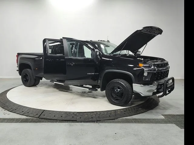 Used 2022 Black Chevrolet LT image 9