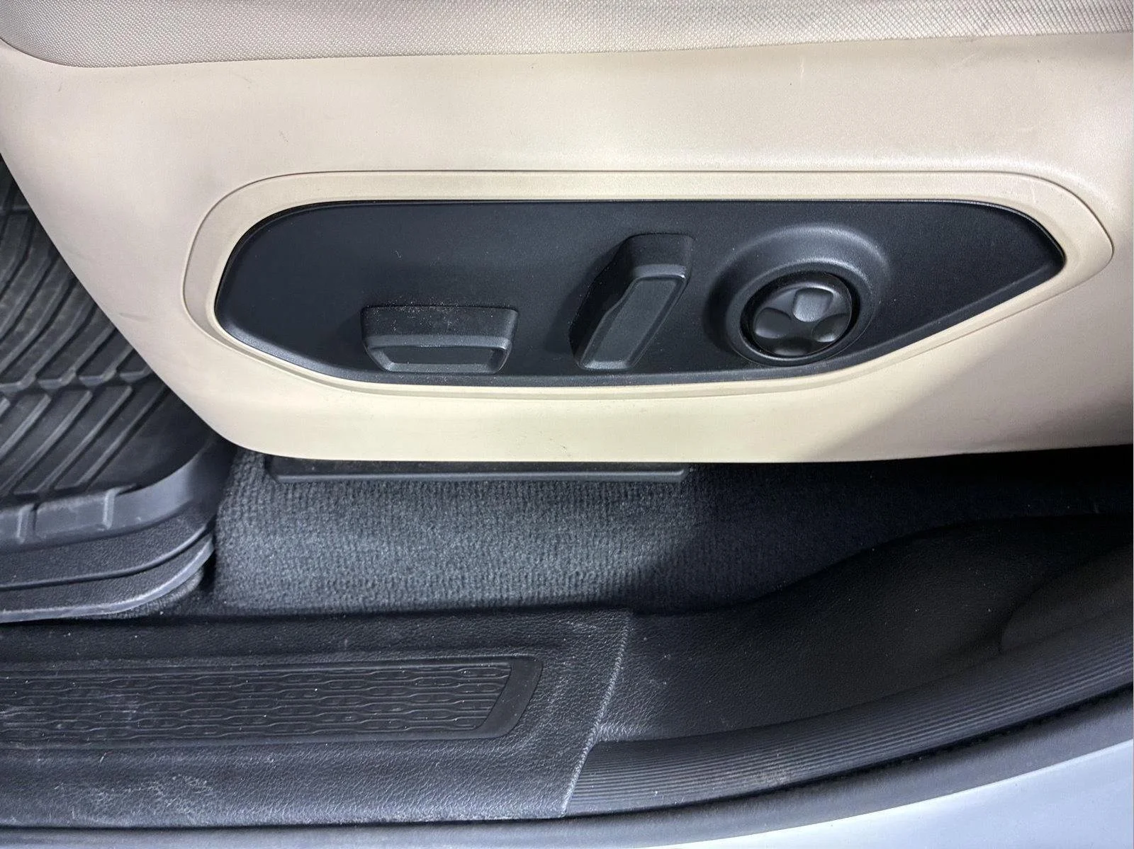 Used 2023 Bright White Clearcoat Jeep Limited image 26