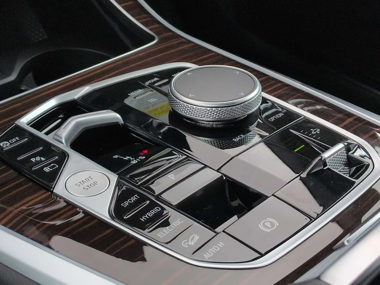 New 2026 Skyscraper Grey Metallic BMW xDrive50e image 34