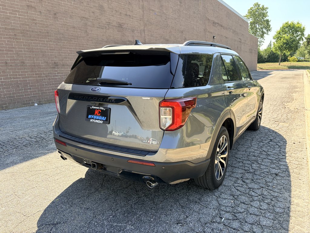 Used 2023 Carbonized Gray Metallic Ford ST-Line image 5