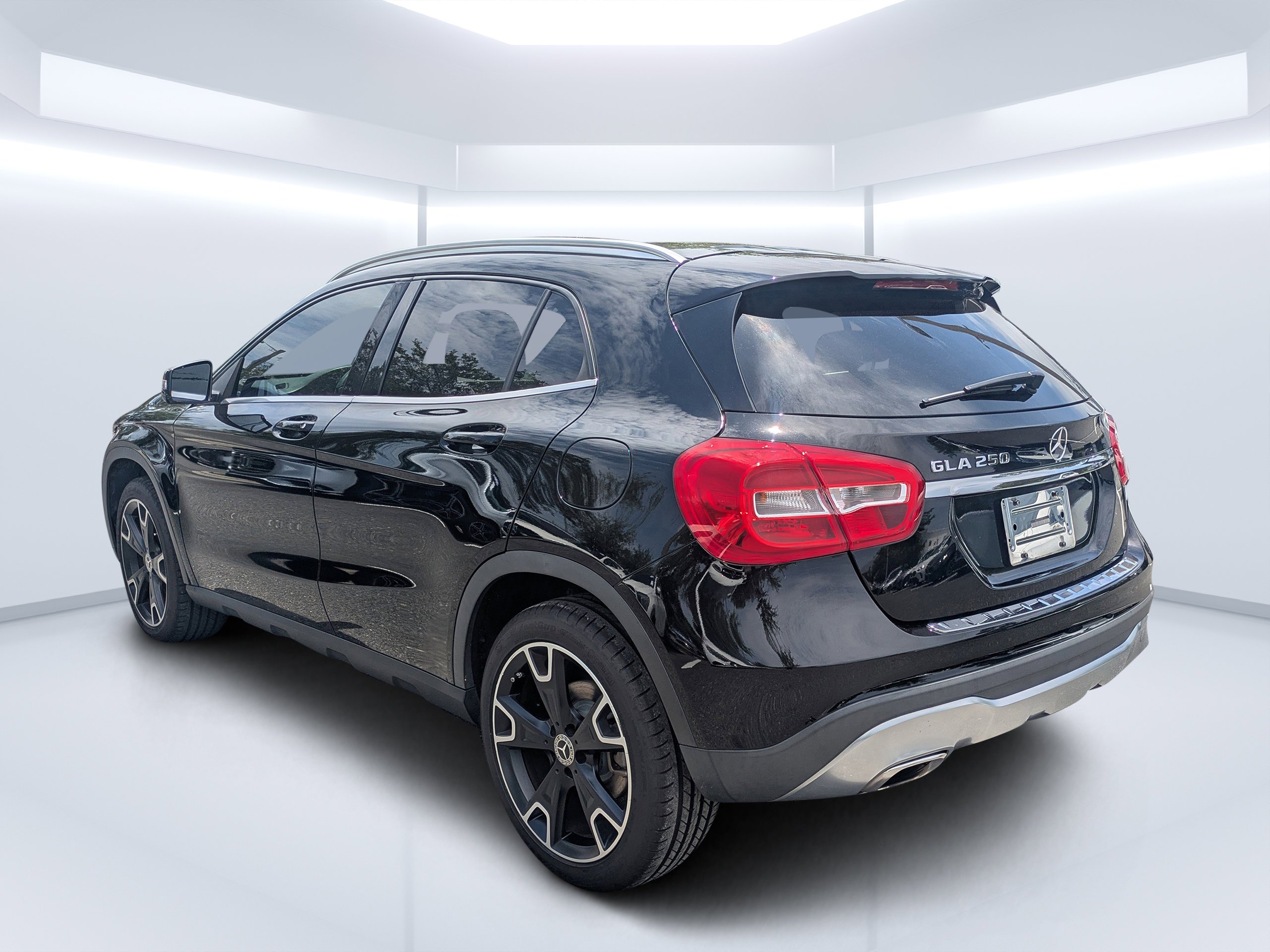 Used 2018 Night Black Mercedes-Benz GLA 250 image 5