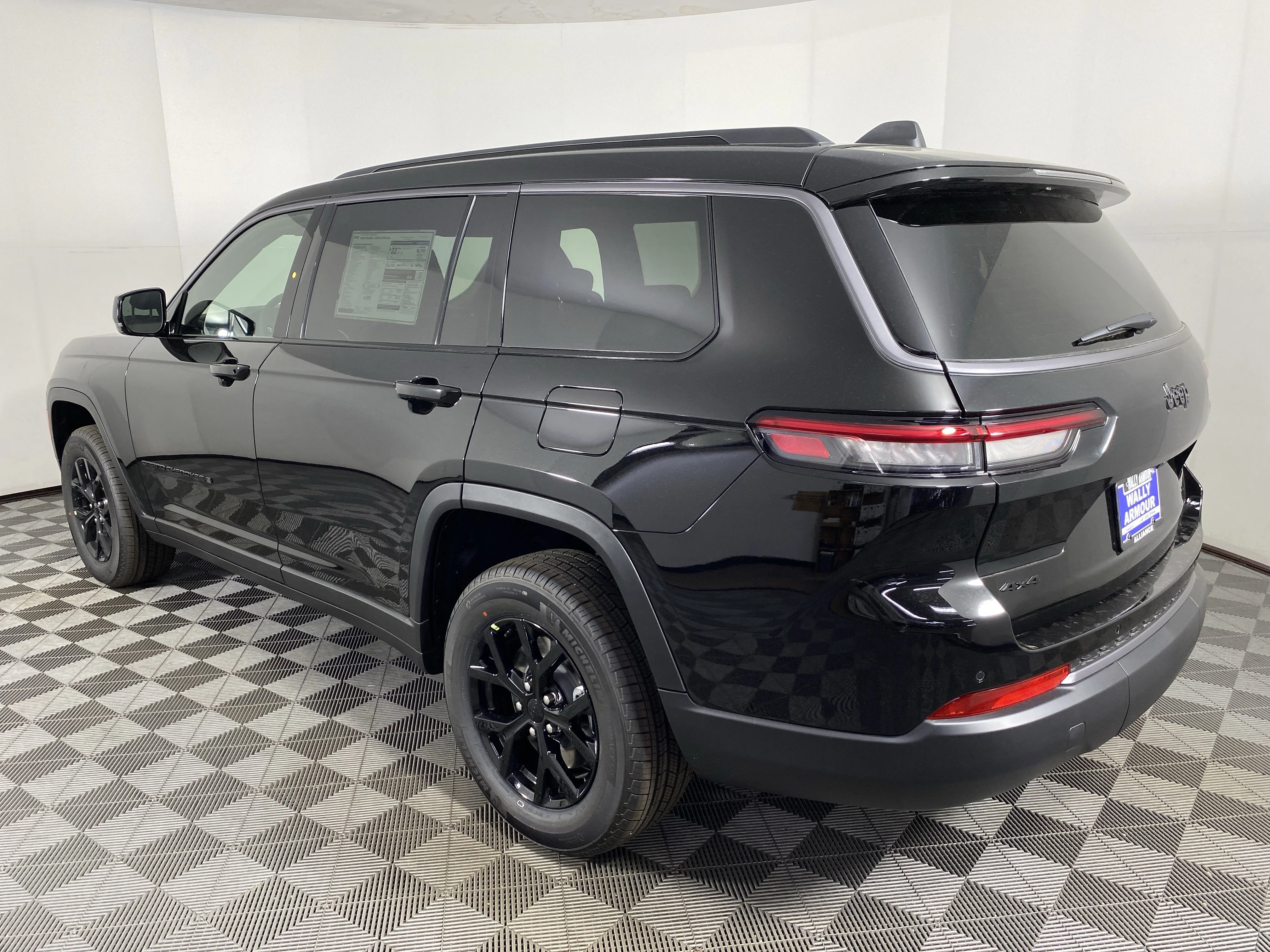 New 2026 Diamond Black Crystal Pearl-Coat Exterior Paint Jeep Laredo image 10