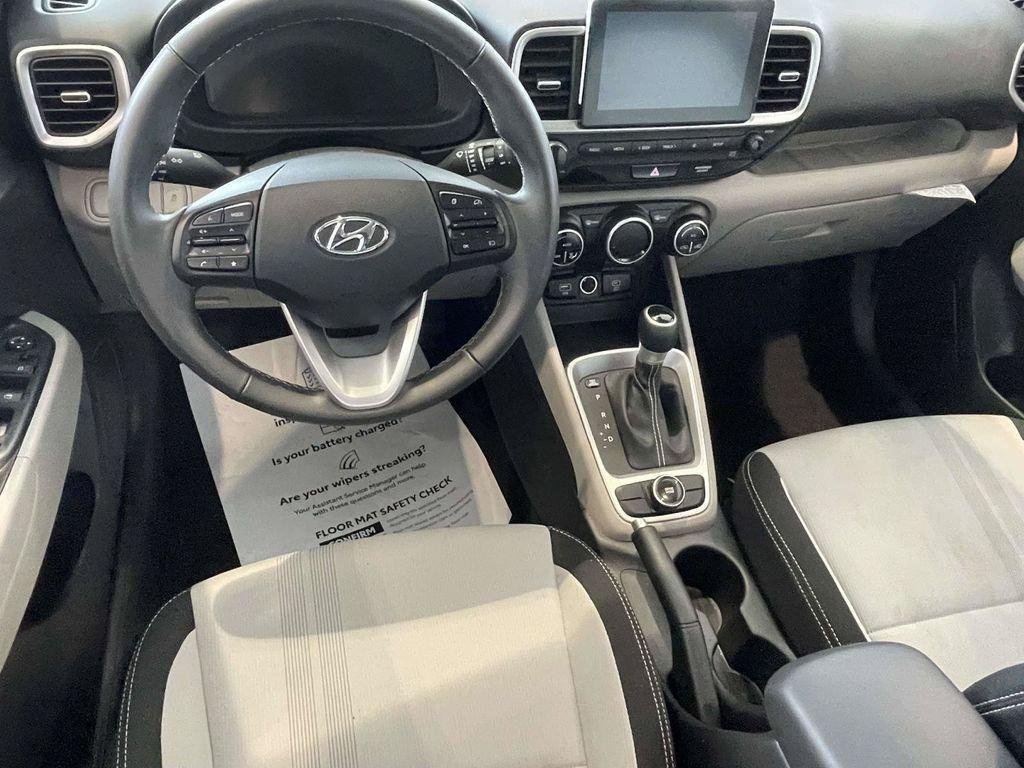 2025 Hyundai Venue SEL - Photo 43