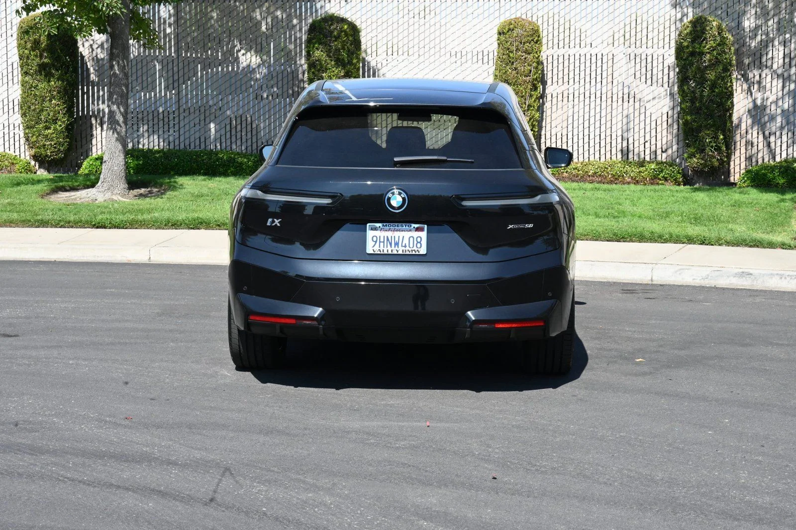 Used 2024 Black Sapphire Metallic BMW xDrive50 image 22