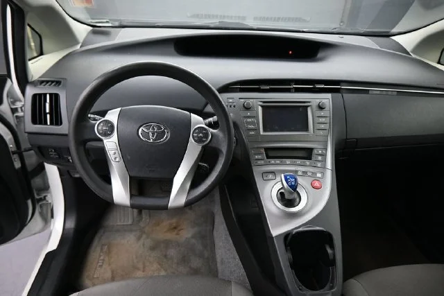 Used 2013 White Toyota Two image 20