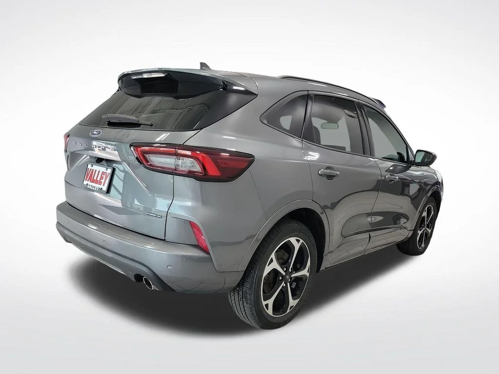 Used 2023 Gray Ford ST-Line Elite image 10