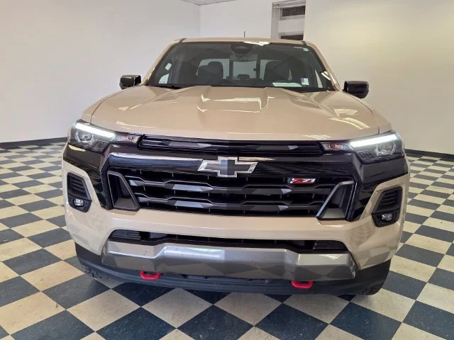 Used 2023 Sand Dune Metallic Chevrolet Z71 image 2