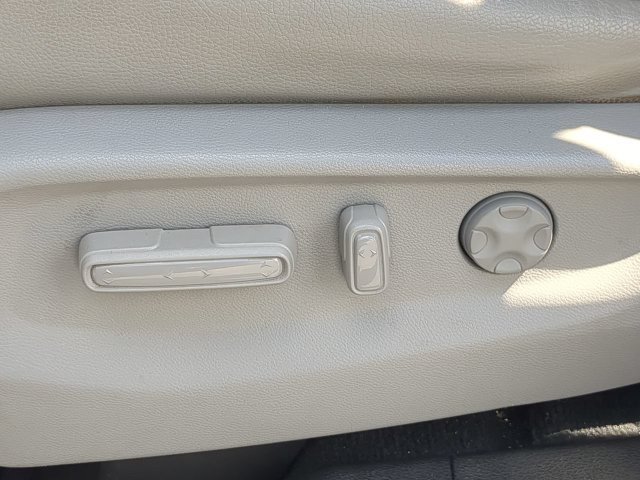 Used 2018 Silver Honda EX-L image 23
