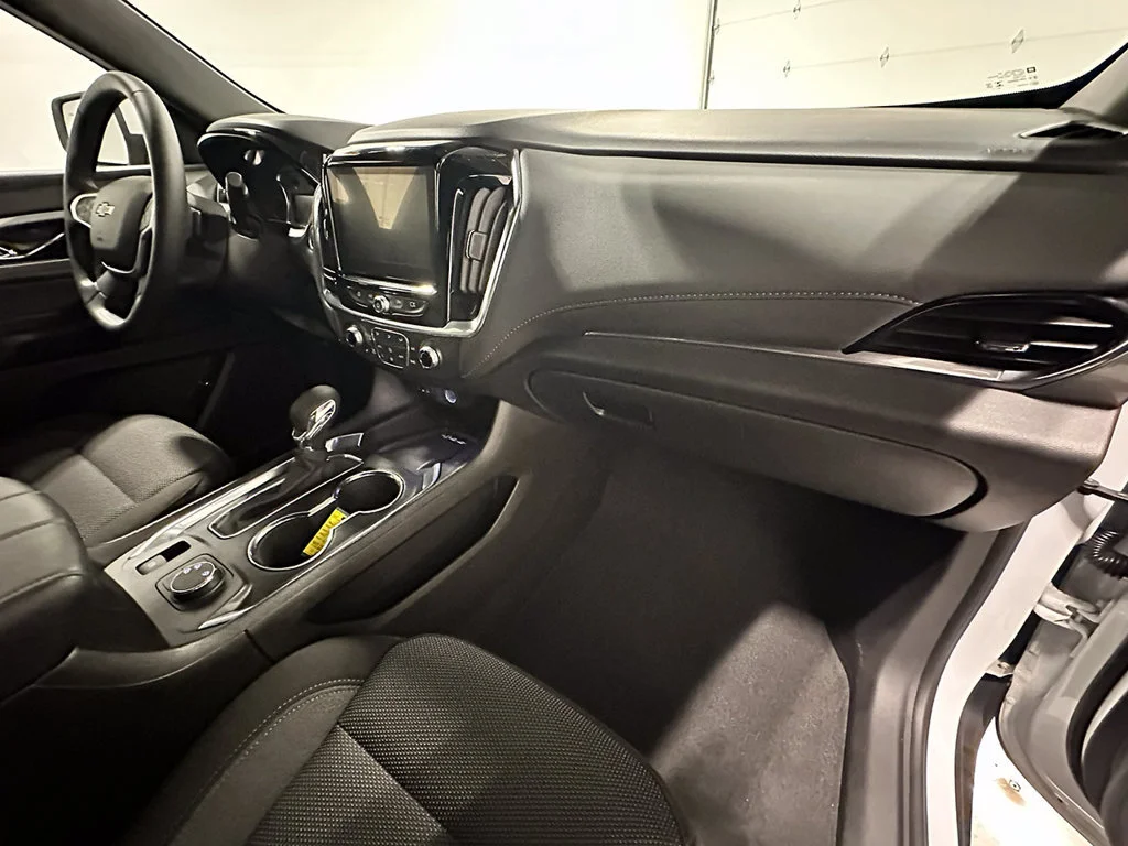 Used 2023 SUMMIT WHITE Chevrolet LT Cloth image 28