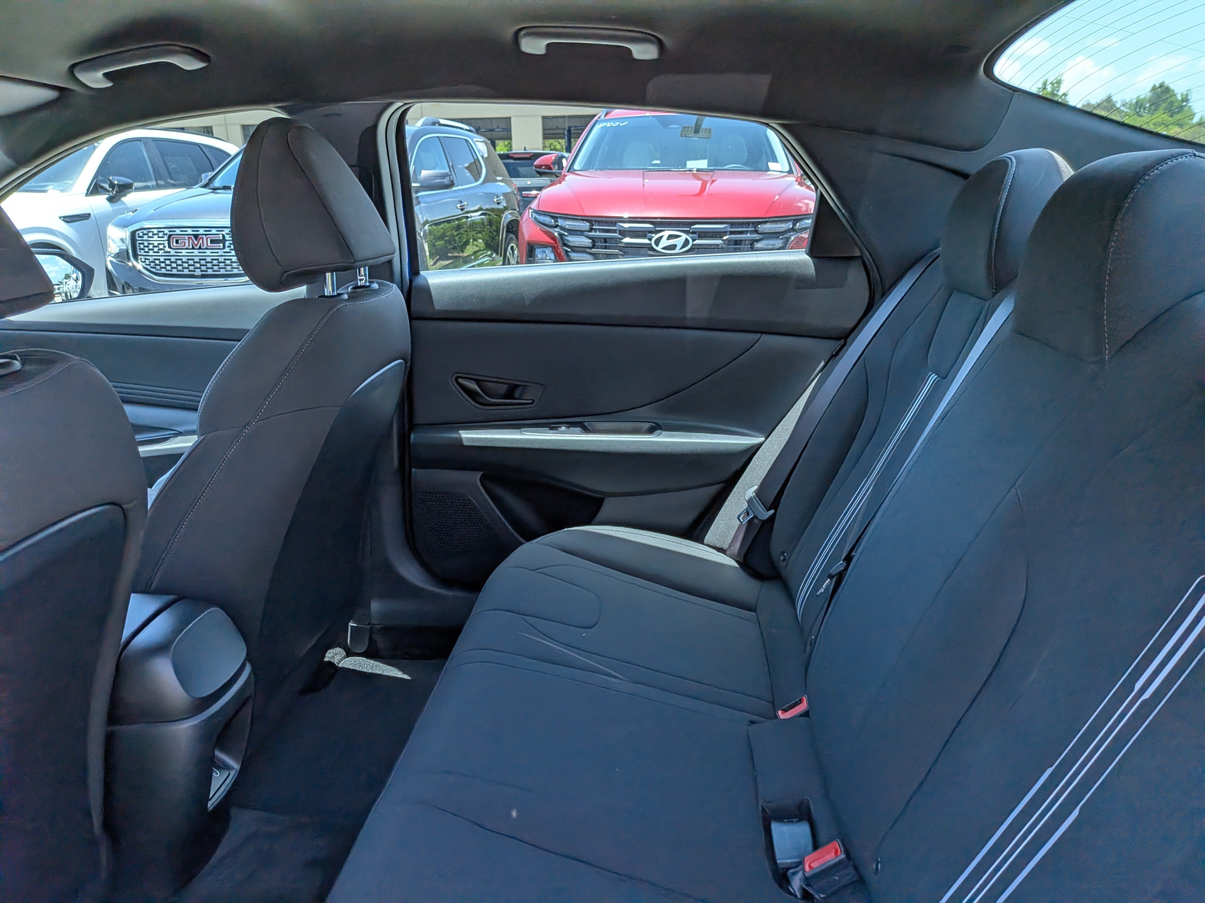 2025 Hyundai Elantra SEL - Photo 13