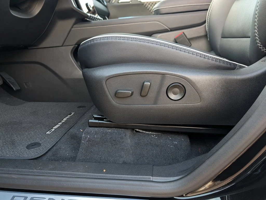 2026 GMC Acadia Denali - Photo 15