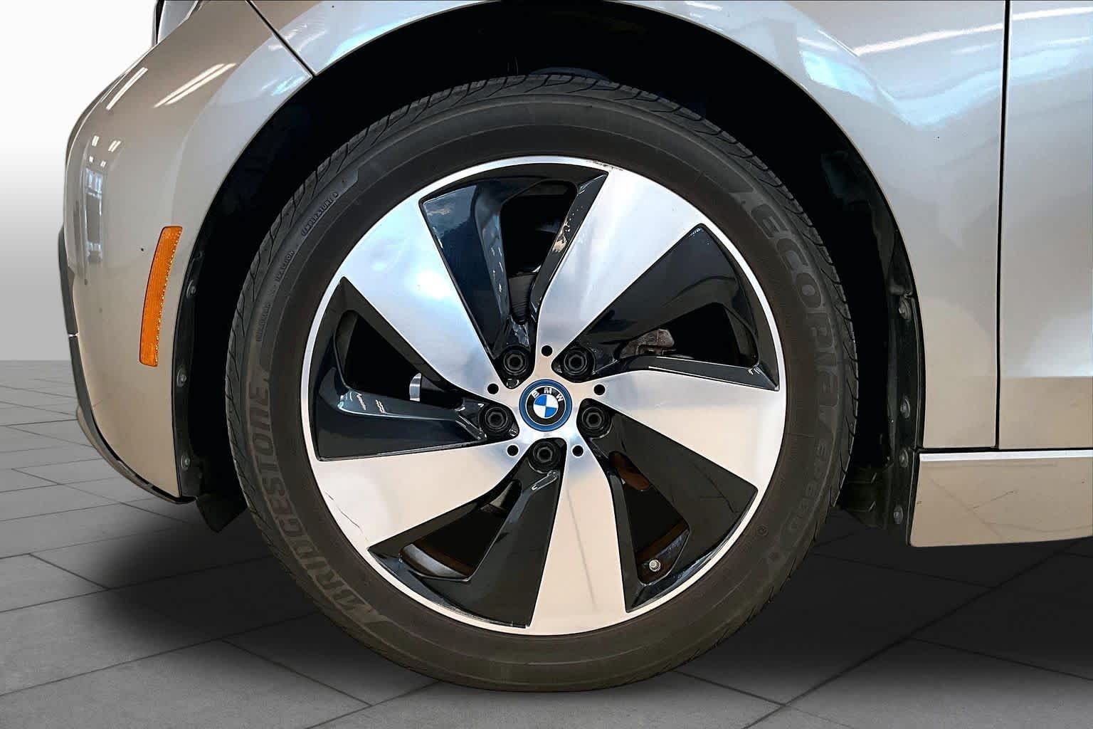 Used 2017 Platinum Silver w/BMW i Frozen Blue Accent BMW  image 9
