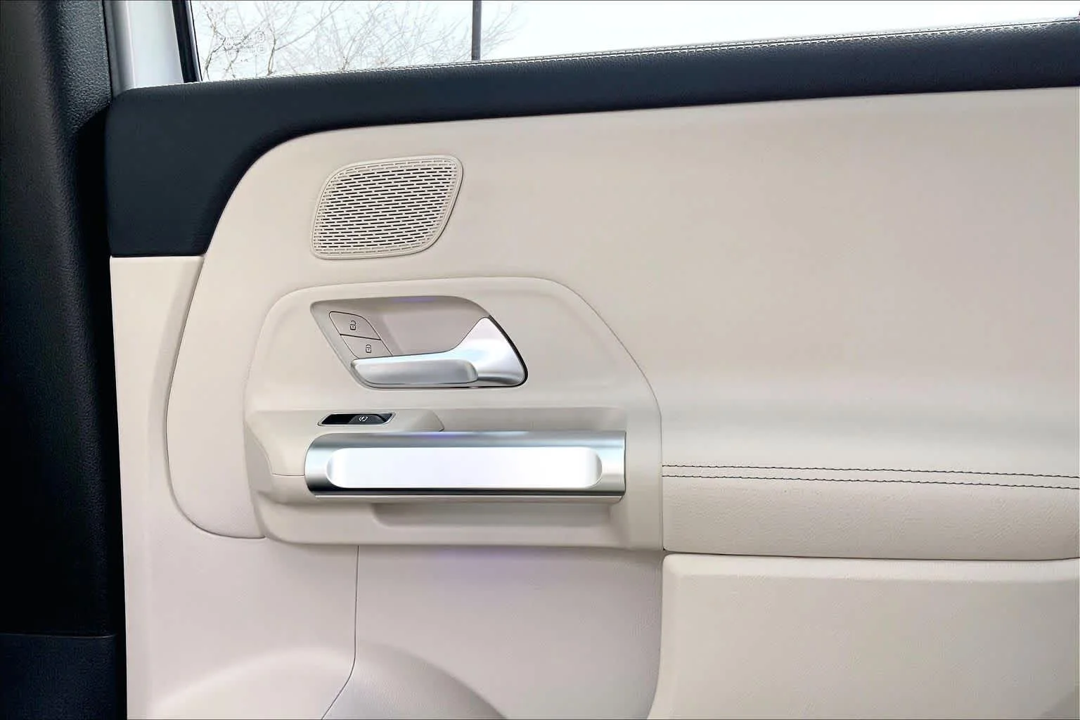 Certified Used 2026 Polar White Mercedes-Benz GLB 250 image 23