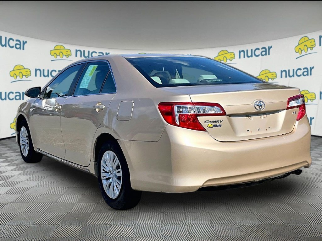 Used 2012  Toyota LE image 4